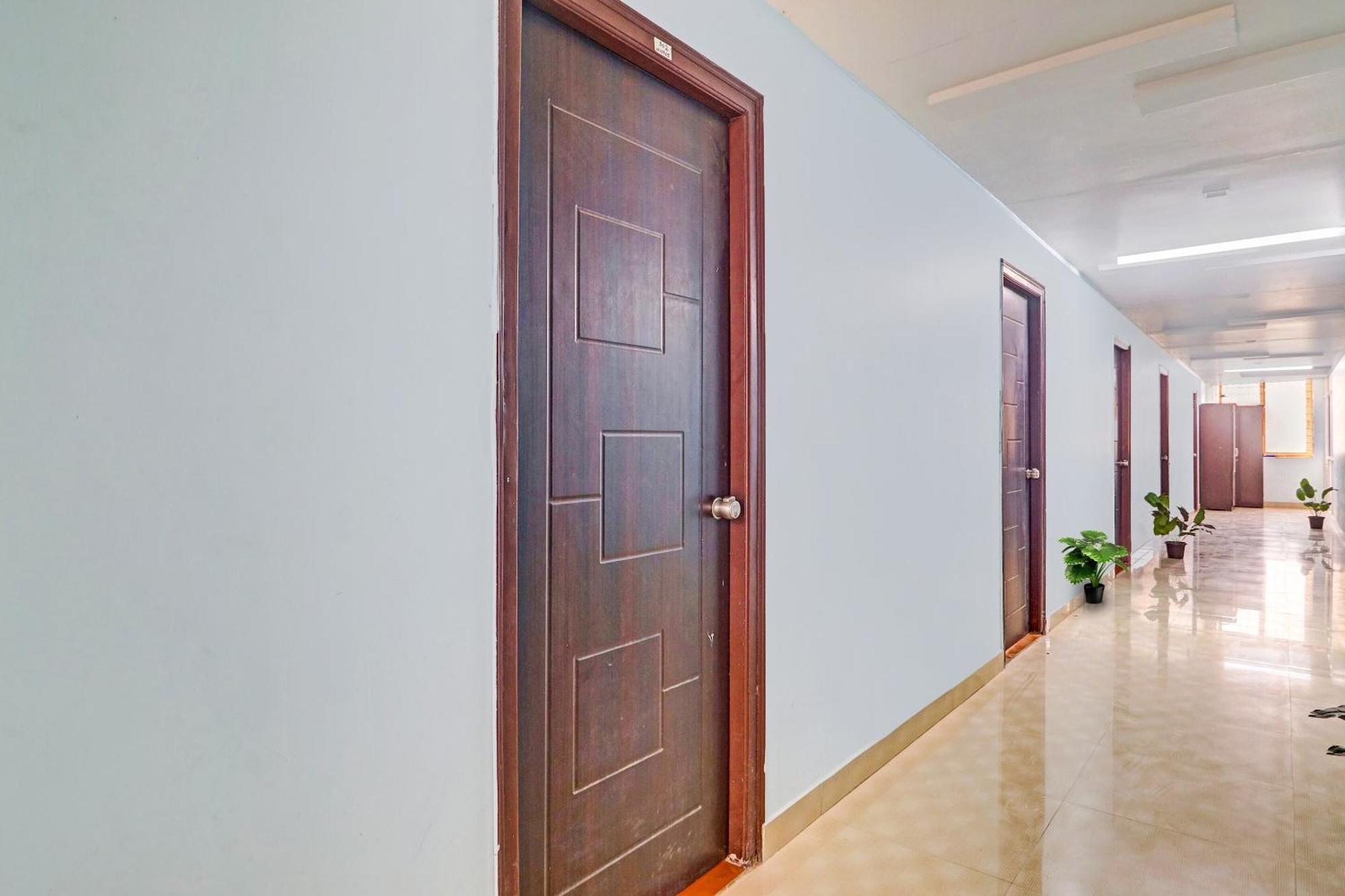 Oyo Flagship Grand Aarvi Suites Near Nexus Hyderabad Exterior foto